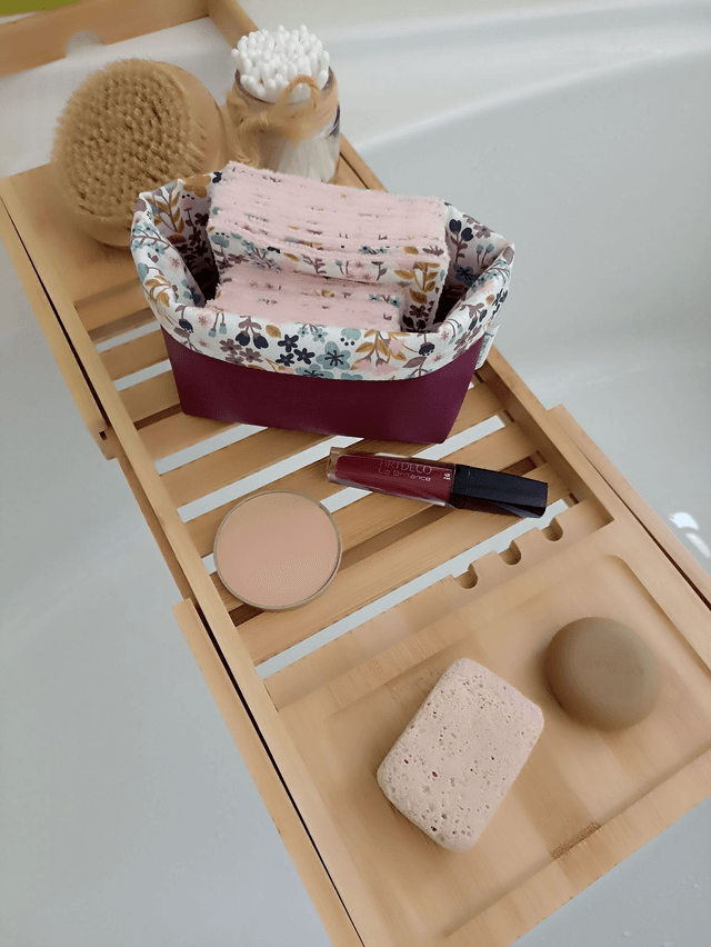 Ensemble panier avec lots de 8 lingettes et de 8 carrés visage - Romance