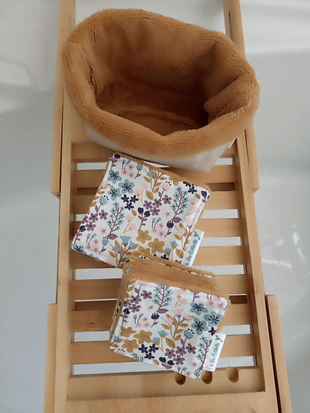 Ensemble panier avec lots de 8 lingettes et de 8 carrés visage - Romance