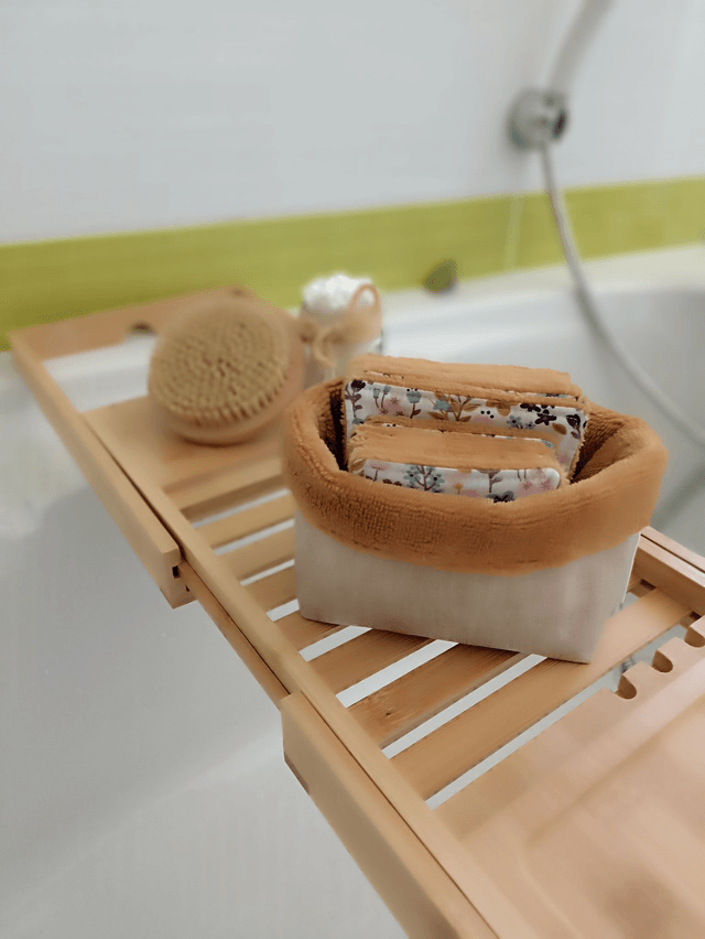 Ensemble panier avec lots de 8 lingettes et de 8 carrés visage - Romance